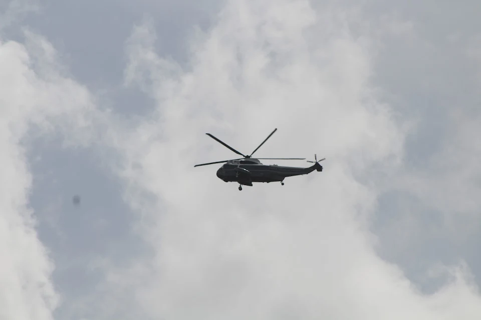 Got a pic of Marine One from my backyard today