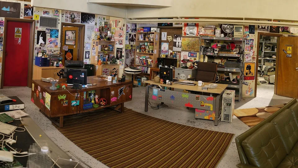 Massive detailed photo of 'The IT Crowd' set