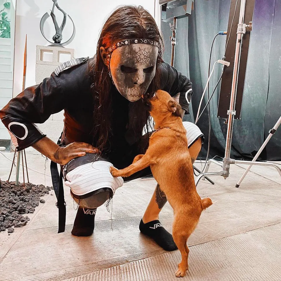 Jay Weinberg, Slipknots drummer, saying hi to his puppy backstage